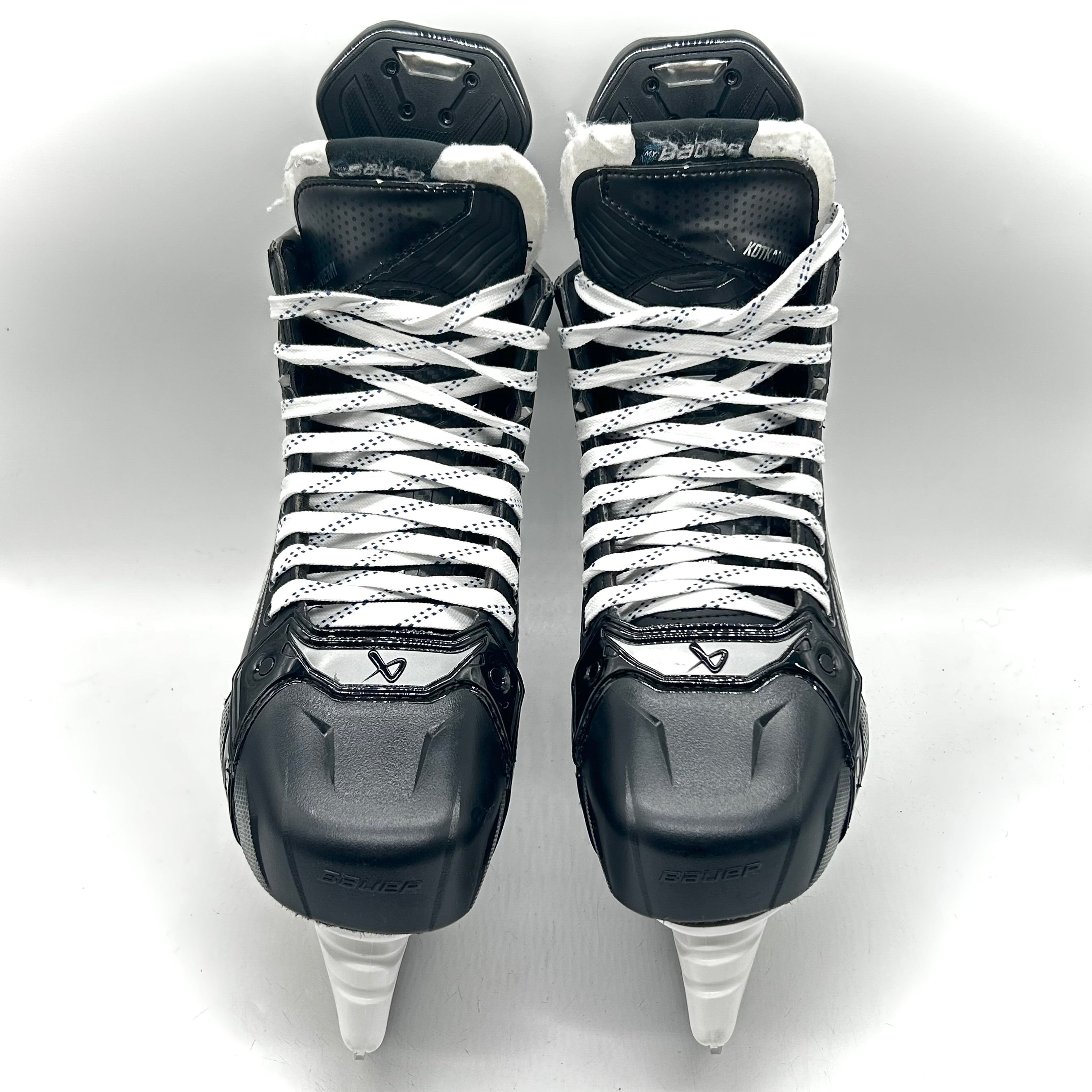 Bauer Supreme Shadow - Patins NHL Pro Stock - Jesperi Kotkaniemi - Taille L : 8,75D/R : 8 7/8D